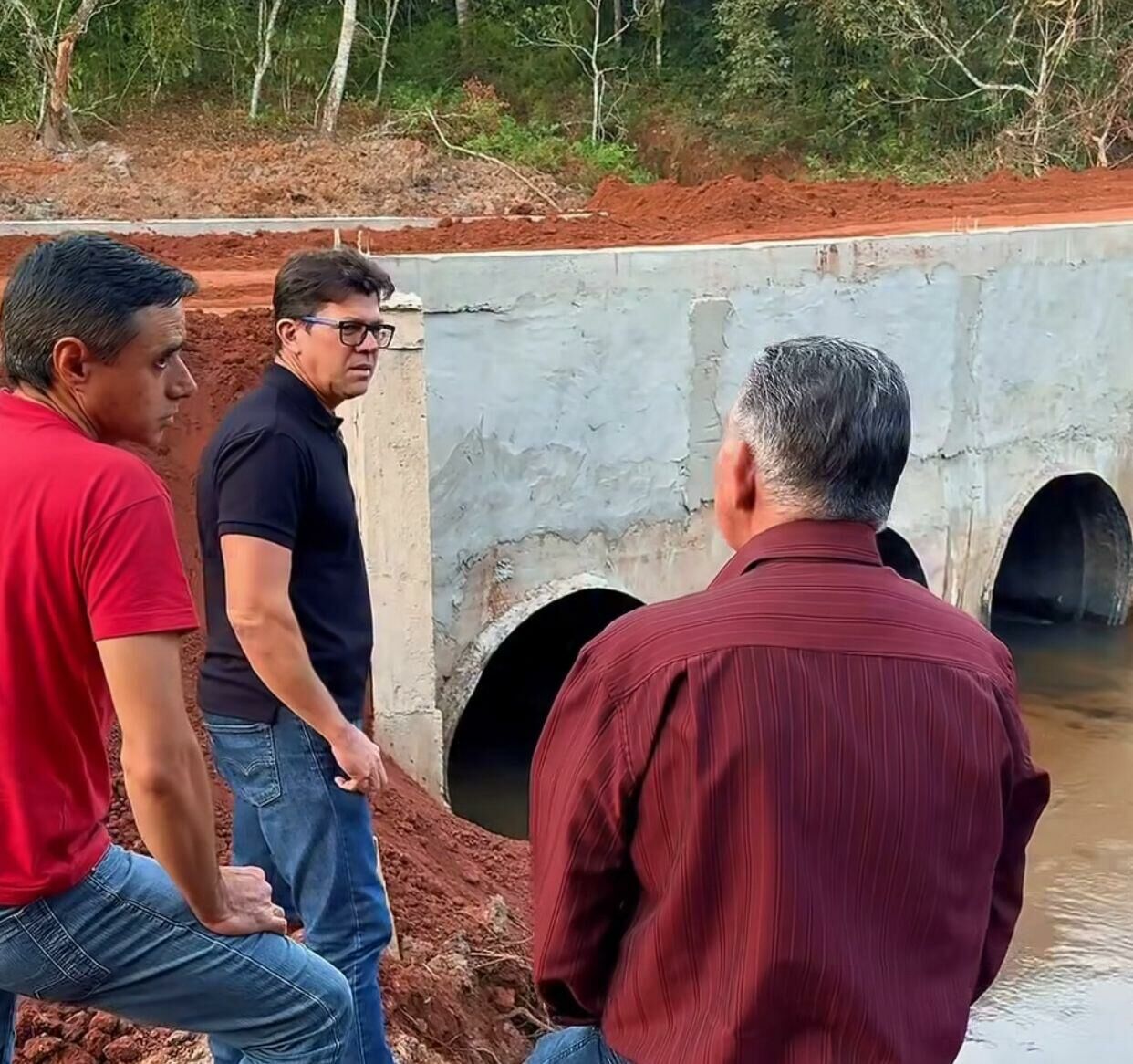 Imagem de compartilhamento para o artigo Economia e durabilidade: Prefeito Cleverson anuncia substituição de pontes de madeira por tubulação em Costa Rica  da MS Todo dia